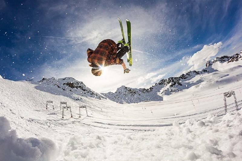 Certains chalets de ski de luxe en France offrent des possibilités de ski-in, ski-out, ce qui est parfait pour les amateurs de ski. 