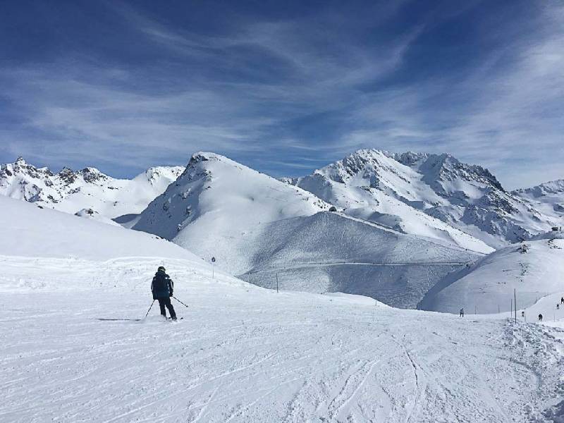 Si vous souhaitez passer des vacances de ski reposantes en France, réservez un chalet de ski de luxe qui propose un service de restauration et de nettoyage. Vous n'aurez ainsi plus à vous soucier de rien. 